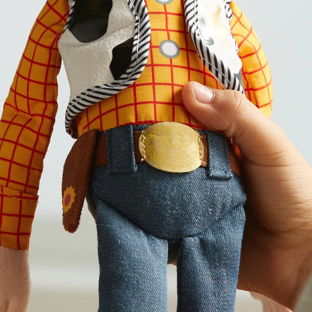 Disney Store Peluche Woody De Taille Moyenne, Toy Story 5 Disney Store Peluche Woody De Taille Moyenne, Toy Story – Image 3