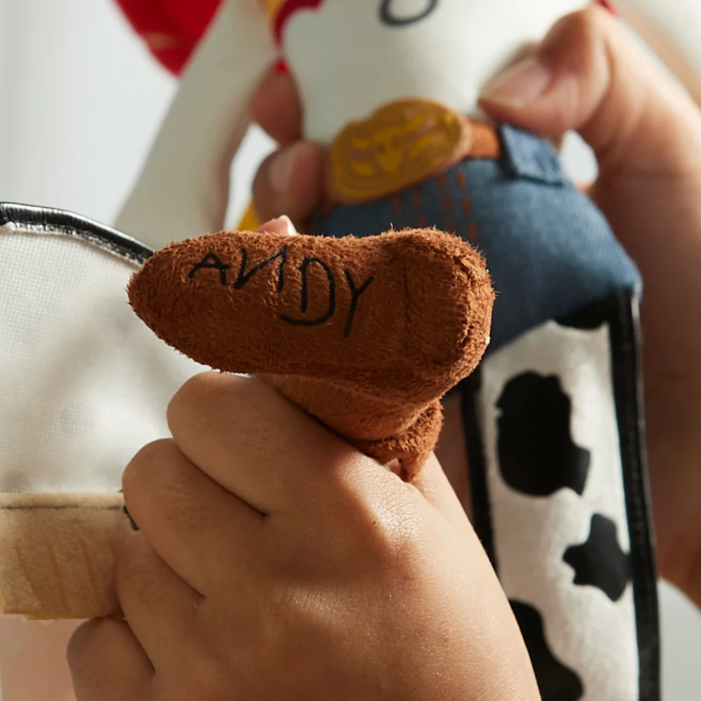 Disney Store Peluche Jessie De Taille Moyenne, Toy Story 5 Disney Store Peluche Jessie De Taille Moyenne, Toy Story – Image 3