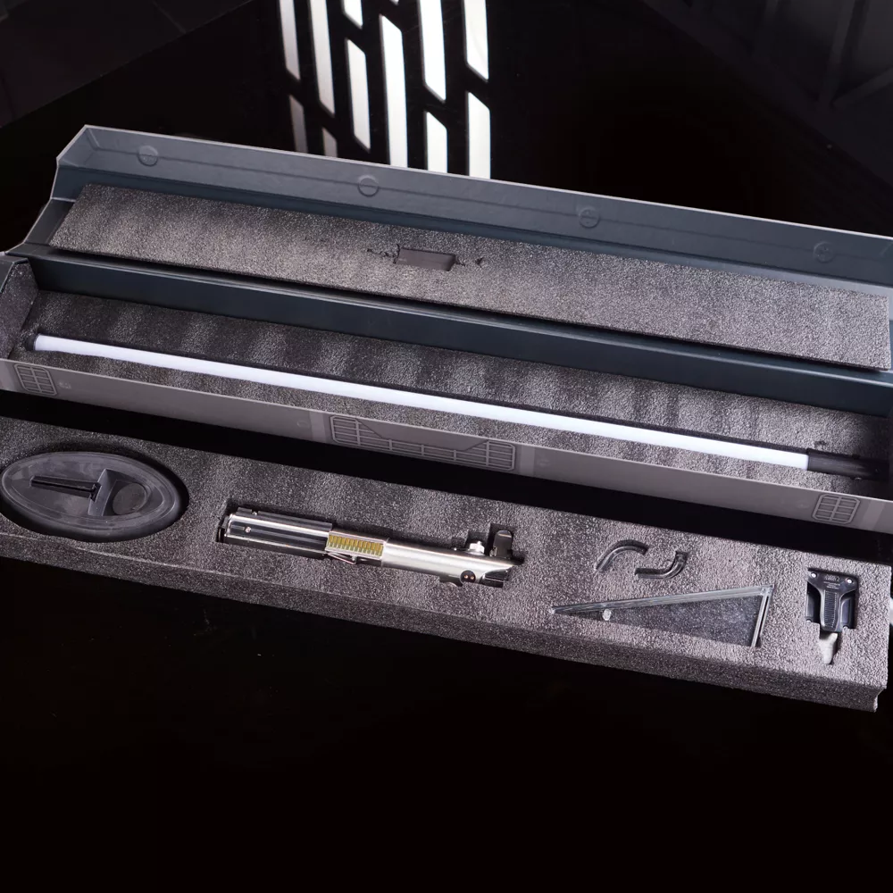 Disney Store Sabre Laser Legacy Skywalker 7 Disney Store Sabre Laser Legacy Skywalker – Image 5